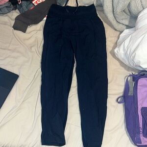 Lululemon Navy Dance Mid-Rise Studio Cropped Pant Size 2